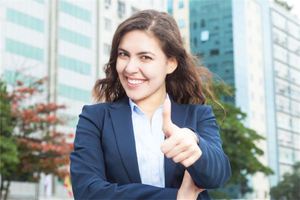 頭旋位置偏右的人命運