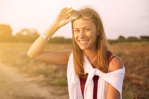 女人痣相學眼角痣