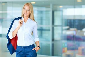 左眼皮上方有痣的女人