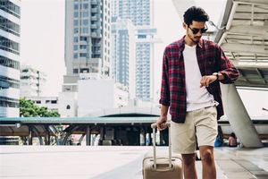 男人鼻梁中間有痣