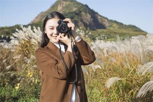 女人後脖子正中有痣