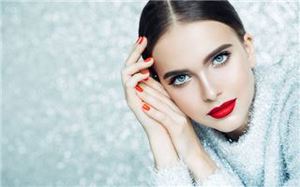 女人額頭右上方有痣