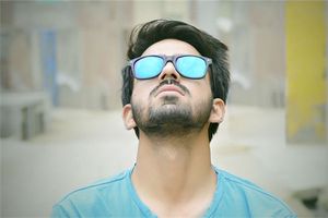 男人上唇與人中有痣面相