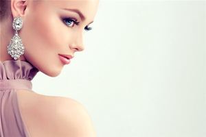 痣相看女生臉上愛情痣