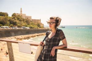 女人臉上的三顆桃花痣