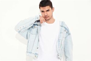 右眼淚痣的男人