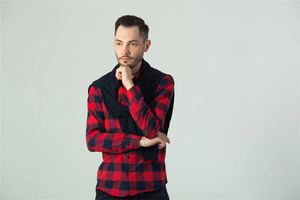 下巴有疤的男人面相