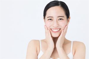 額頭中間有豎紋