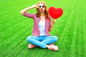 嘴唇有痣的女人