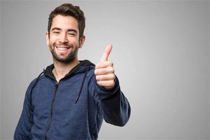 左眼皮有痣的男人