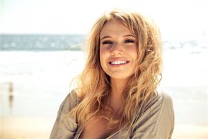 女人眼角長痣面相圖