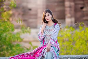 脖子有痣的女人代表什麼圖解