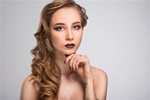 女人小拇指內彎的人命不好