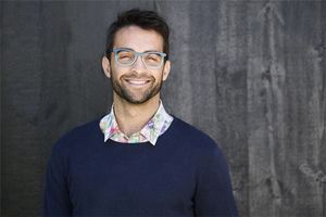 男人右腳底有一顆痣